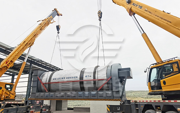 紙漿烘干設(shè)備吊裝現(xiàn)場(chǎng) 紙漿烘干設(shè)備吊裝現(xiàn)場(chǎng)